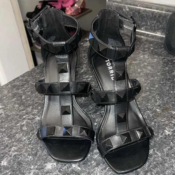 Torrid size 6 Wide Width Crystal embellished 4”heel sandals - Picture 1 of 7